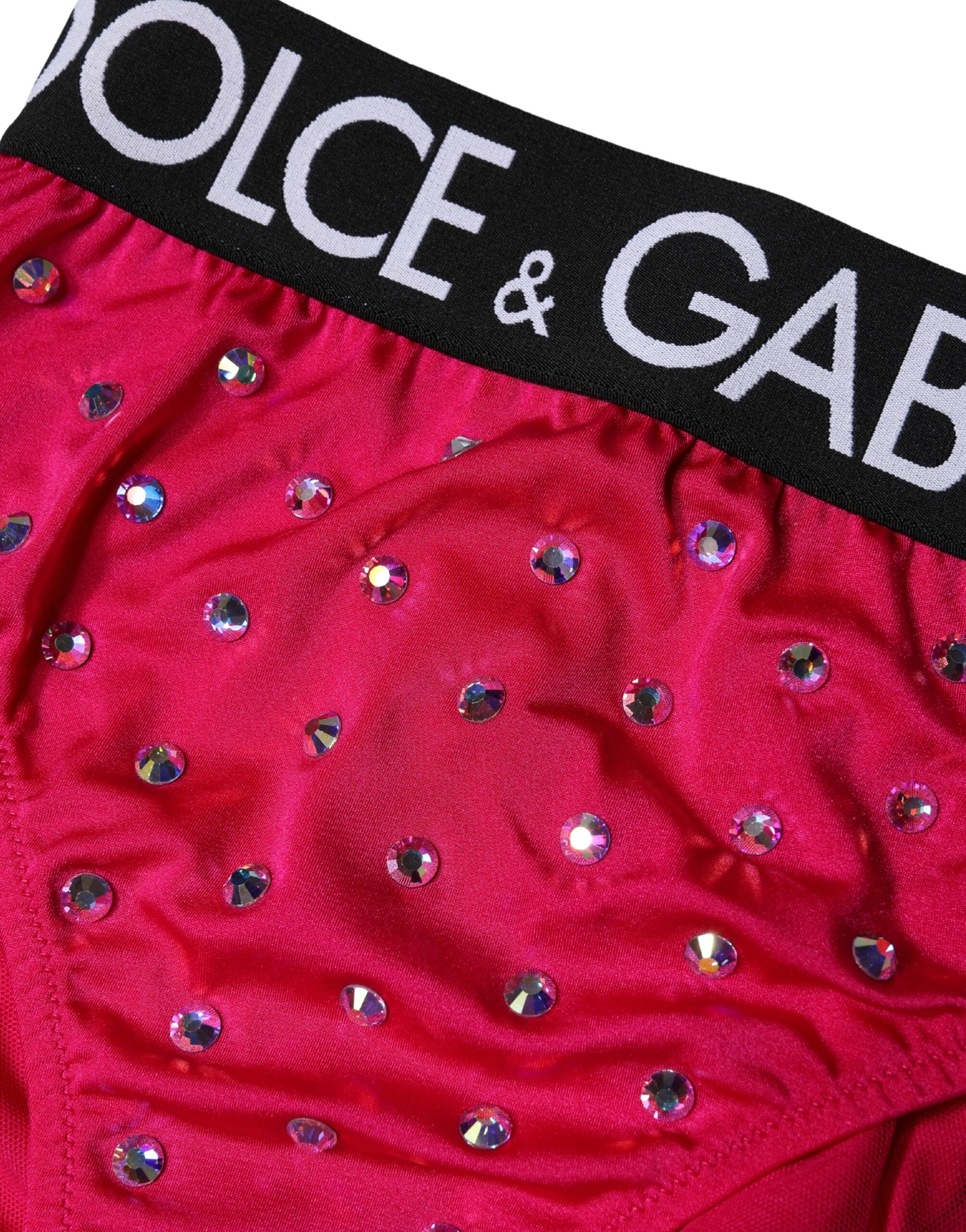 Culotte haute Dolce & Gabbana rose ornée de broderies et logo, sous-vêtements féminins élégants et confortables.