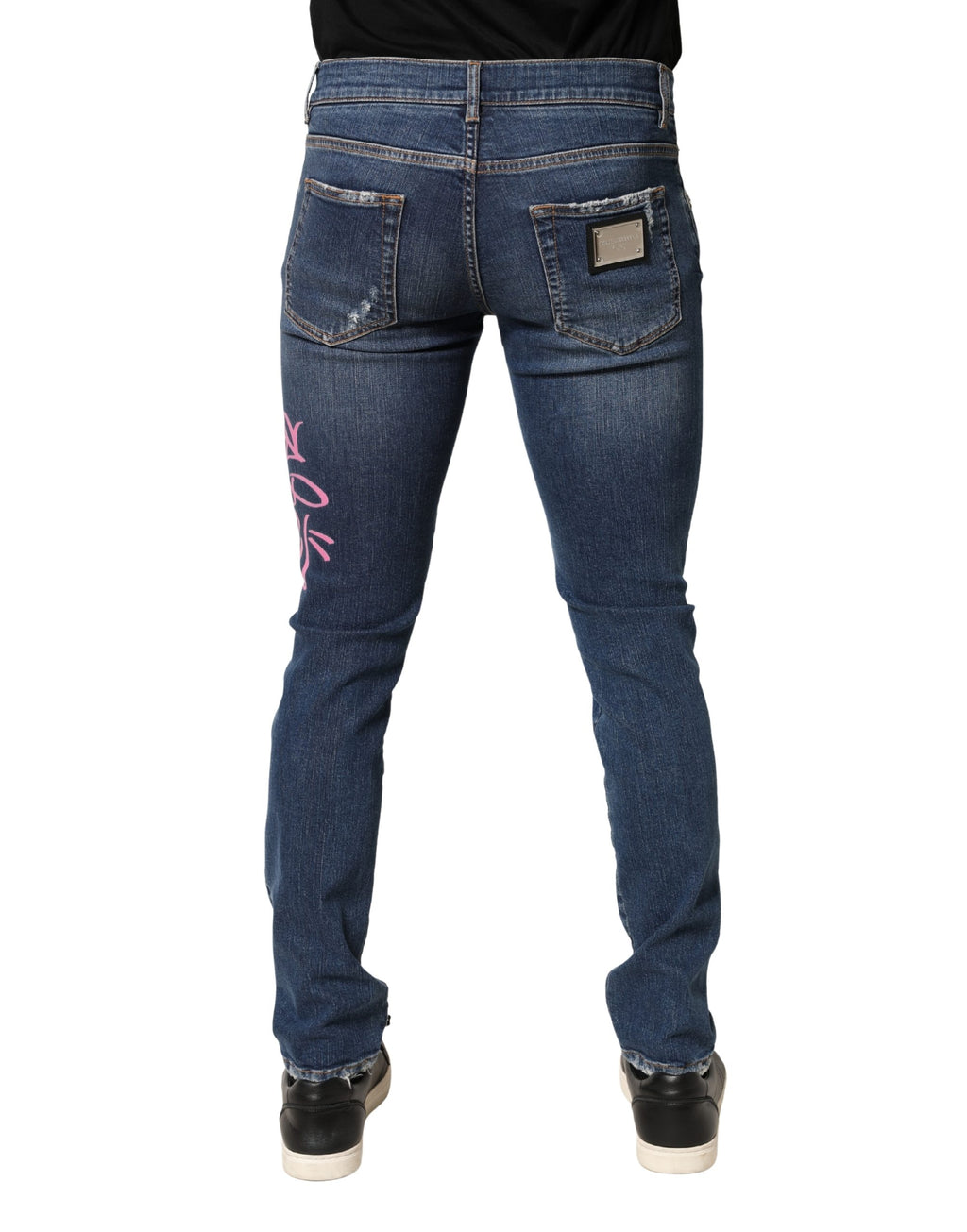 Jeans skinny Dolce & Gabbana bleu avec impression graffiti décontractée et détails usés, pour un style urbain et tendance.