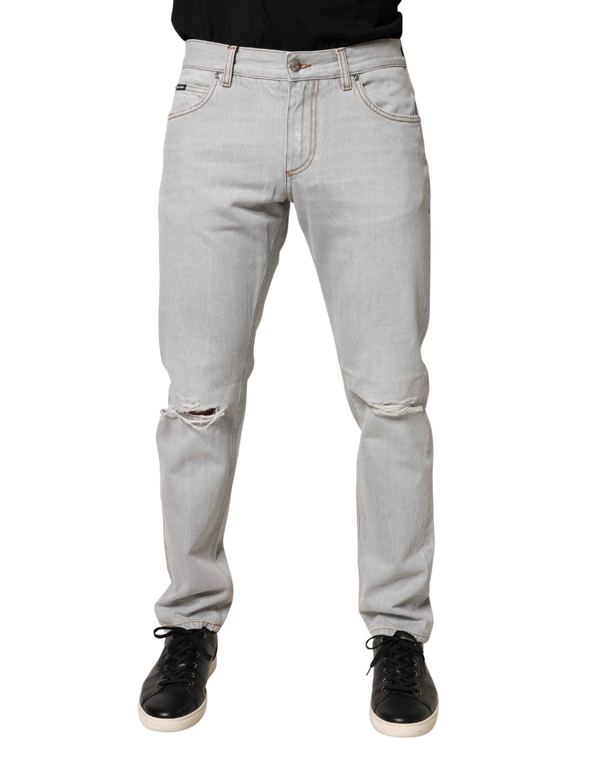 Jeans en denim coton gris clair de Dolce & Gabbana avec des déchirures et une coupe régulière, visibles sur l'image.