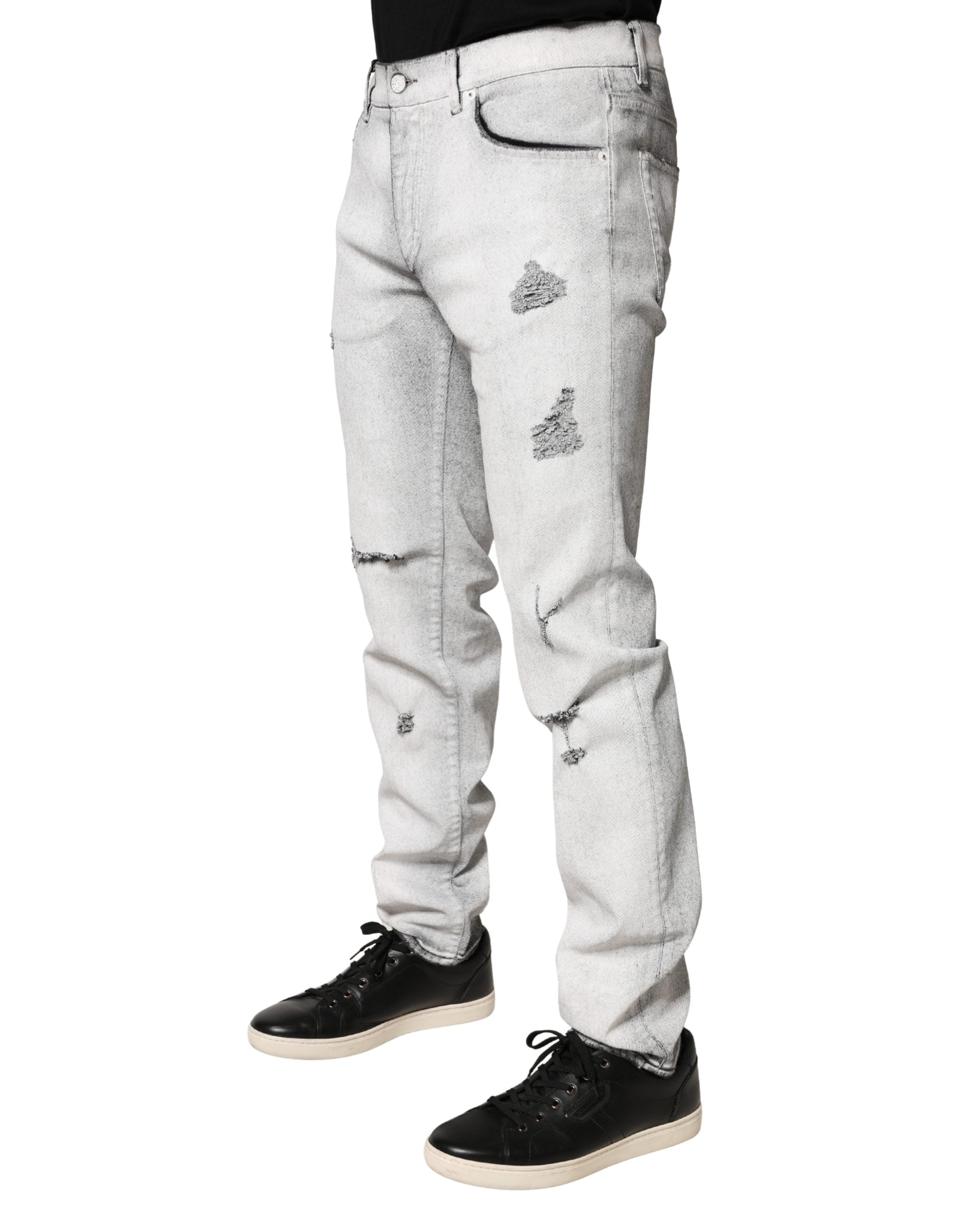 Jeans slim déchirés gris clair Dolce & Gabbana pour homme, coupe skinny en denim avec détails usés.