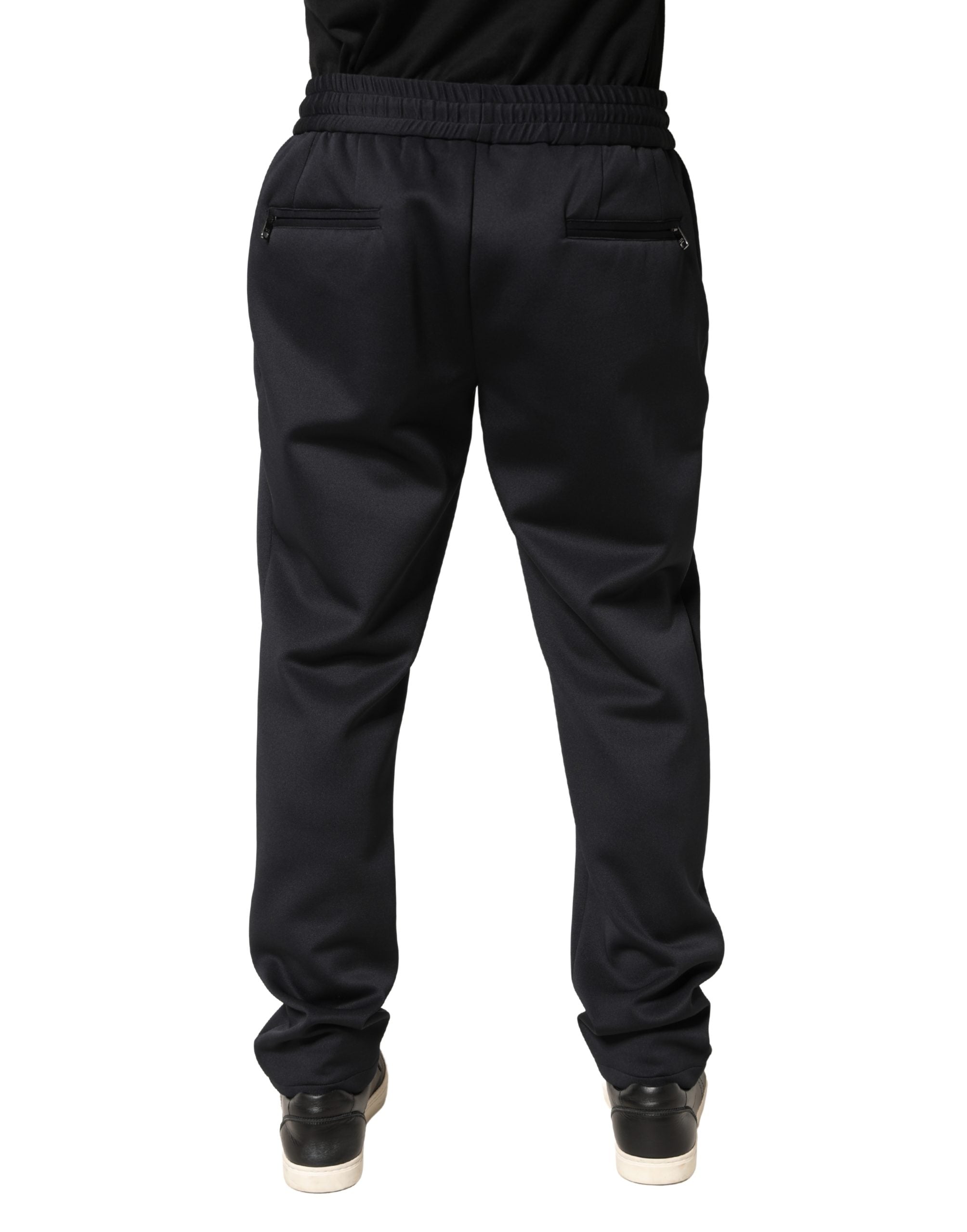 Pantalons joggers skinny en polyester noir de Dolce & Gabbana, style décontracté et ajusté, visibles dans l'image.