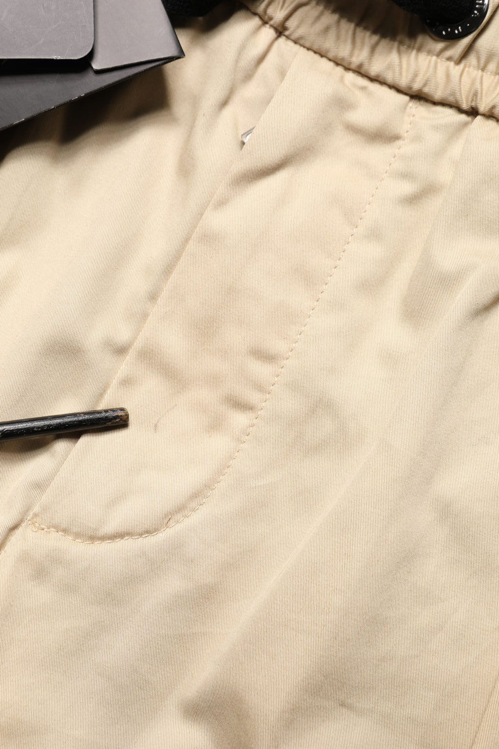 Pantalon jogger pour homme Dolce & Gabbana beige en coton skinny, mode décontractée et élégante.