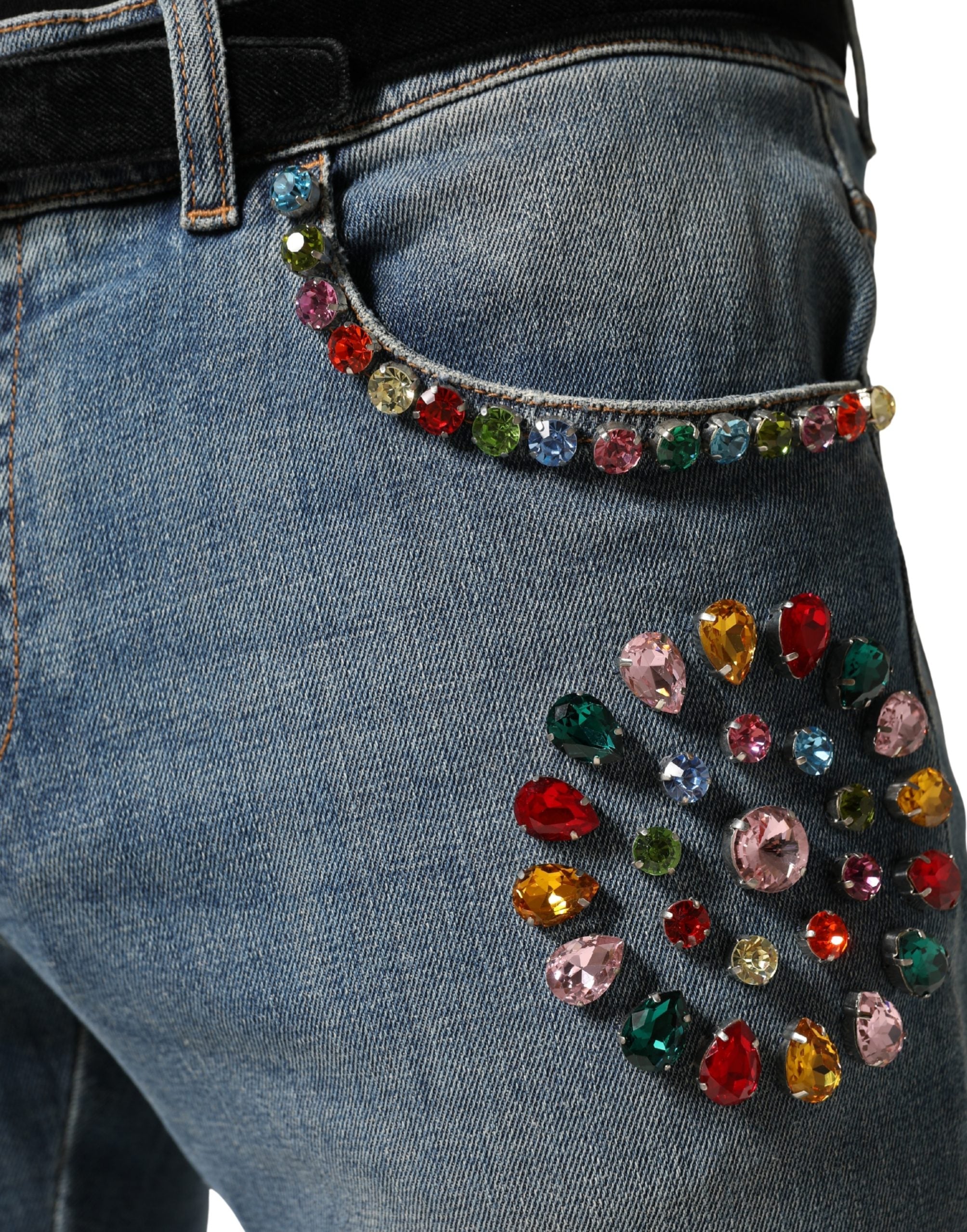 Jeans en denim pour homme Dolce & Gabbana, coton bleu avec embellissements, coupe décontractée, détails stylés visibles sur l'image.