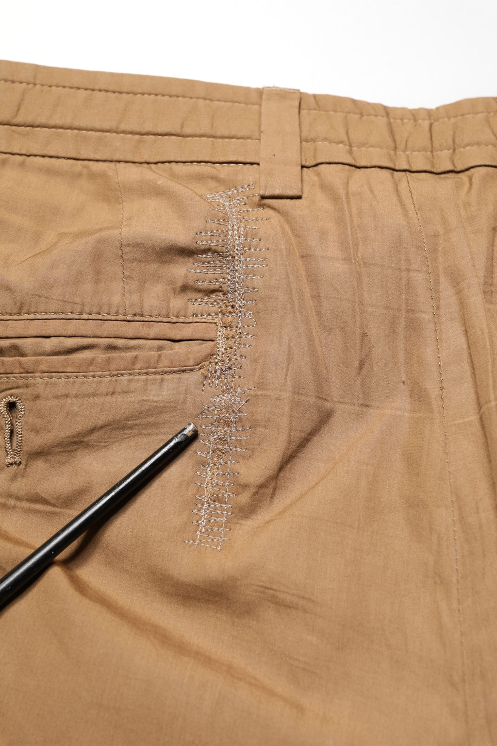 Pantalon chino homme Dolce & Gabbana en coton marron, coupe droite, pantalon élégant et confortable.