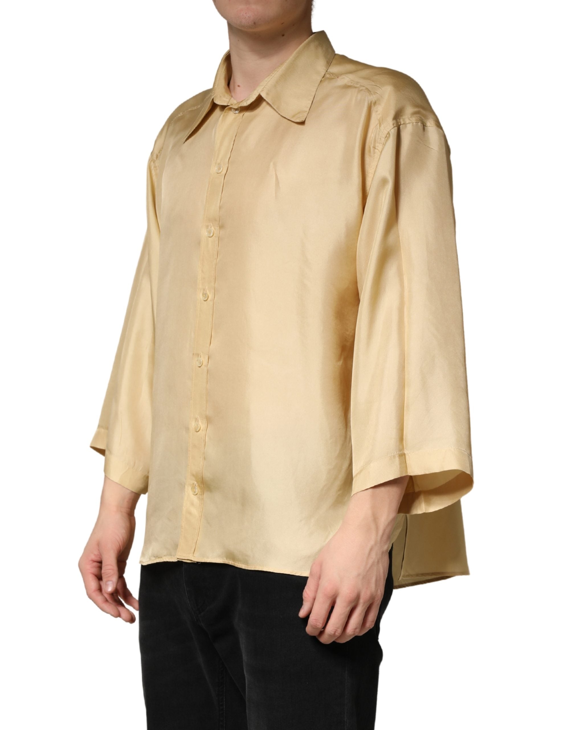 Chemise oversize pour homme Dolce & Gabbana en soie jaune avec boutons, vue de face sur fond blanc.