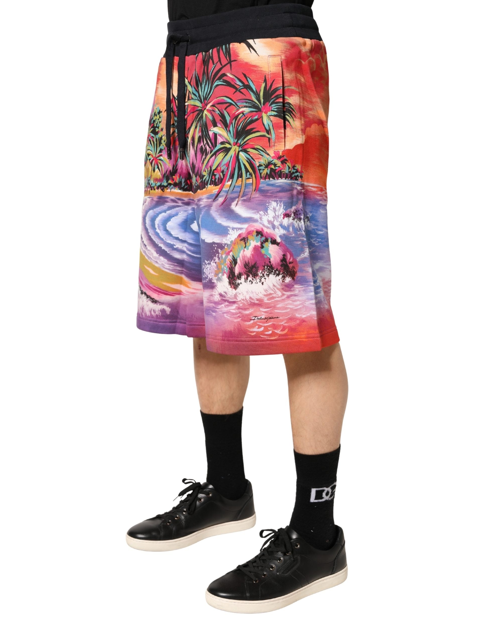 Shorts bermuda en coton Dolce & Gabbana à motif graphique multicolore, avec impression colorée et style décontracté.