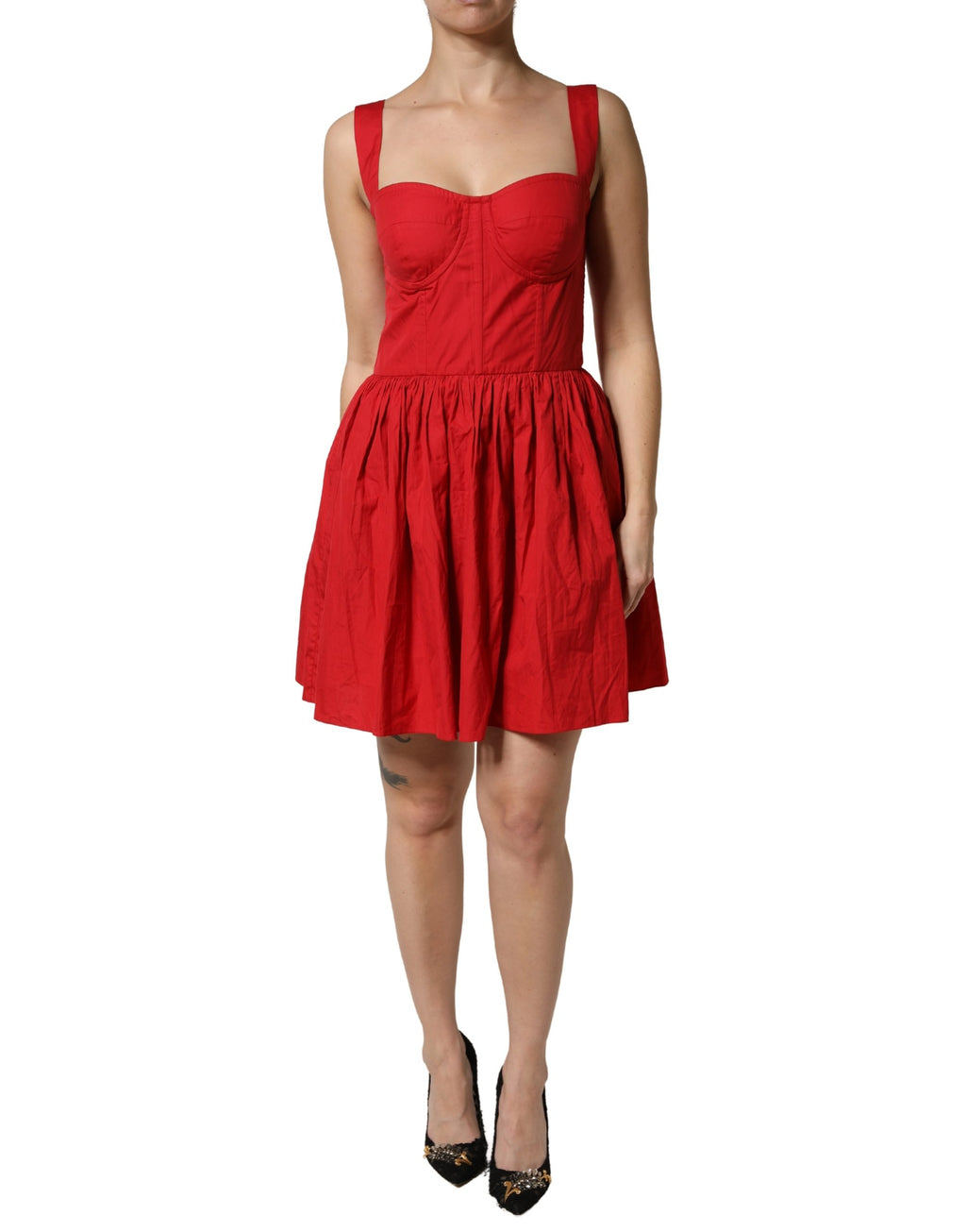 Robe courte en coton rouge sans manches de style A-line de Dolce & Gabbana, vêtement élégant pour femme.