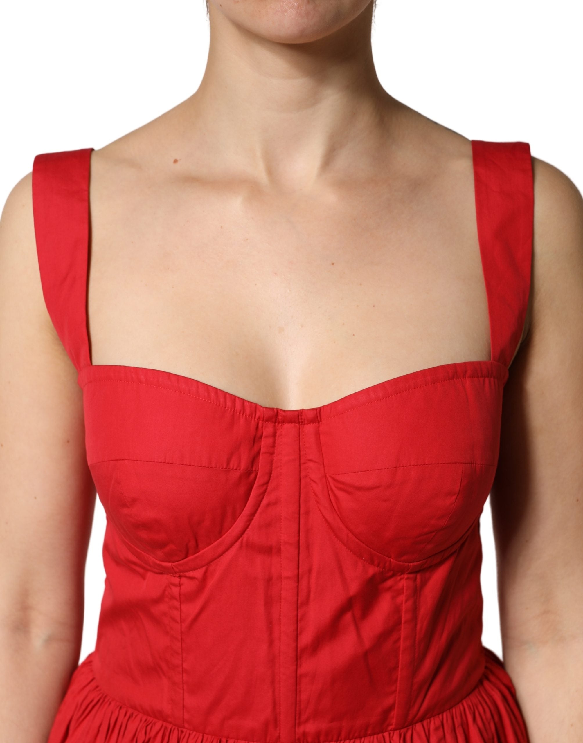 Robe courte rouge en coton sans manches de style A-line de Dolce & Gabbana, vue de face.