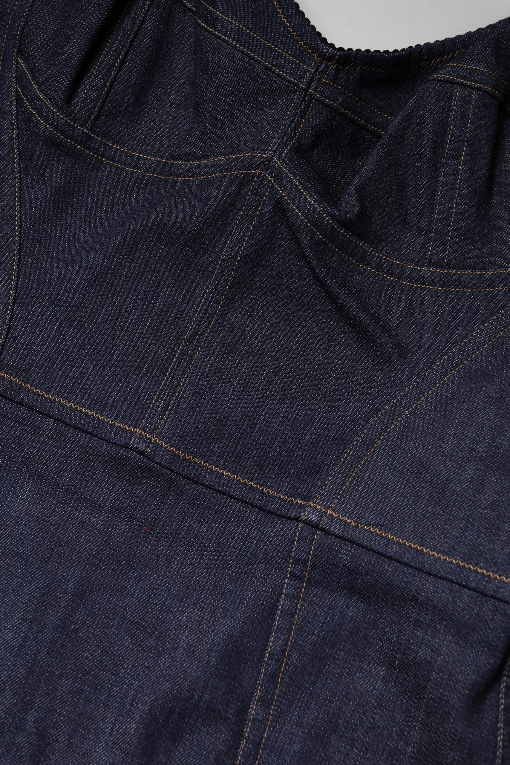 Robe mi-longue en denim coton bleu foncé de Dolce & Gabbana, coupe ajustée et élégante pour femme.