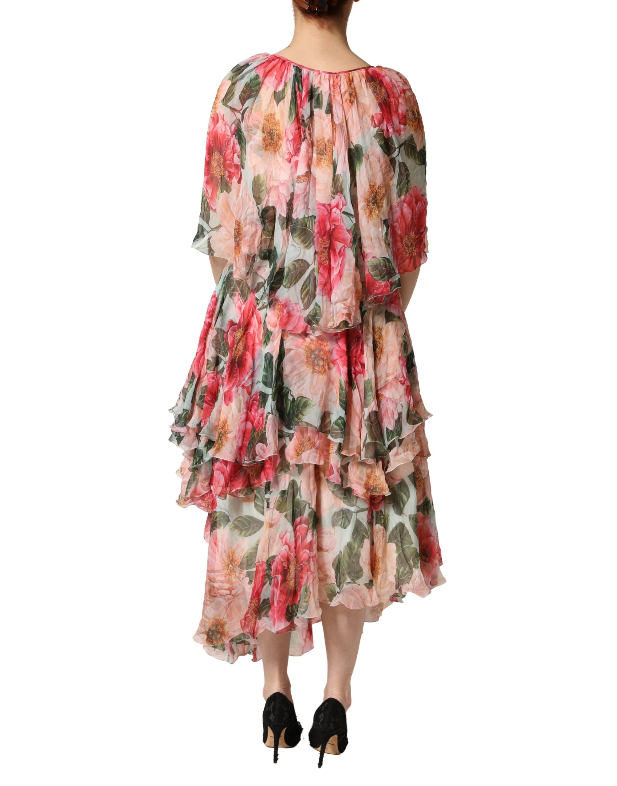 Robe longue en soie à fleurs multicolores de Dolce & Gabbana, style superposé et élégant, pour une allure sophistiquée.