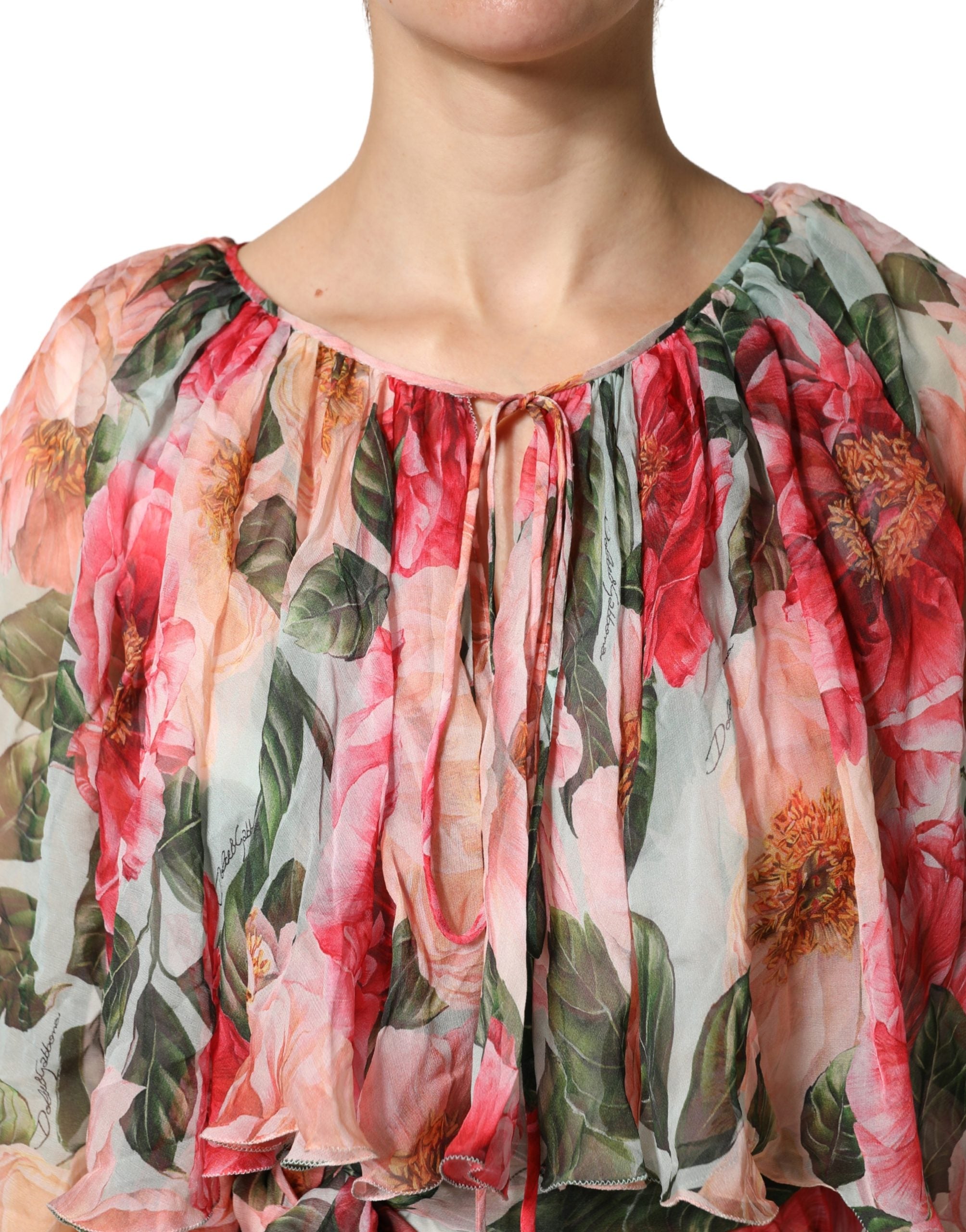 Robe longue en soie multicolore à fleurs de Dolce & Gabbana, style superposé et élégant, pour femmes.
