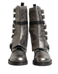 Bottes combat mi-mollet en métal argenté Dolce & Gabbana, chaussures biker avec finition brillante et détails métalliques.
