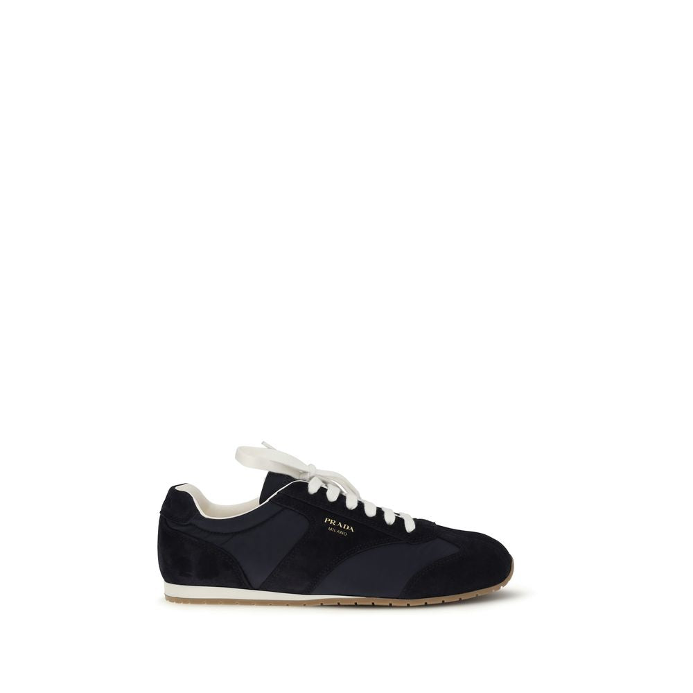 Chaussures Prada Bos Taurus en cuir de veau bleu, baskets athlétiques élégantes avec design moderne et détails sophistiqués.