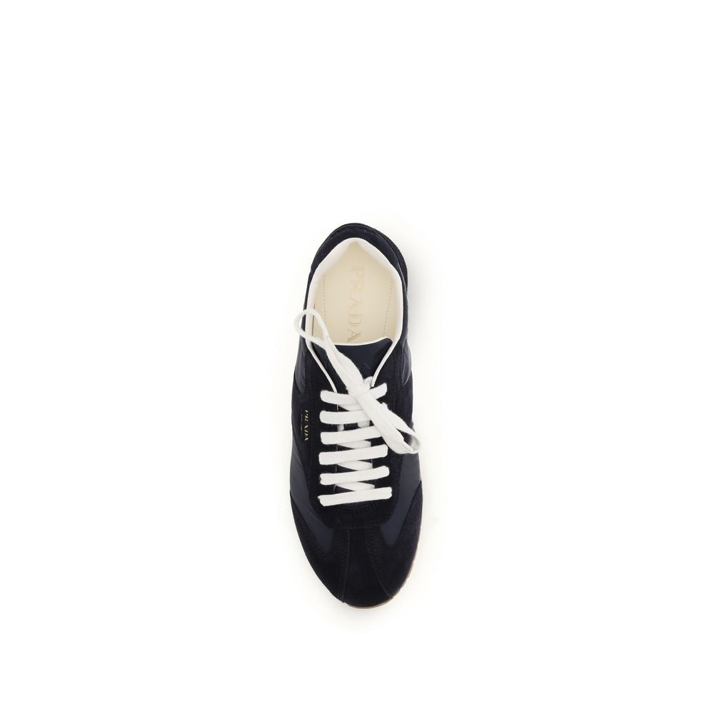 Chaussures Prada Bos Taurus en cuir de veau bleu, baskets sportives élégantes pour homme, vue de face.