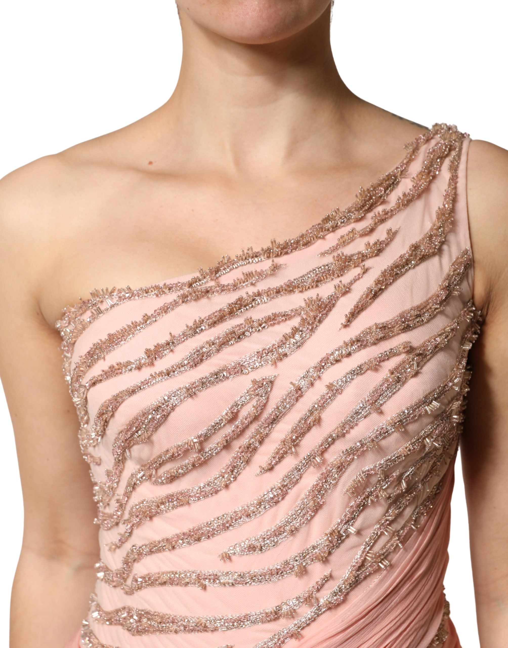Robe longue maxi rose Dolce & Gabbana à une épaule avec embellissements élégants, tissu fluide et détails sophistiqués.