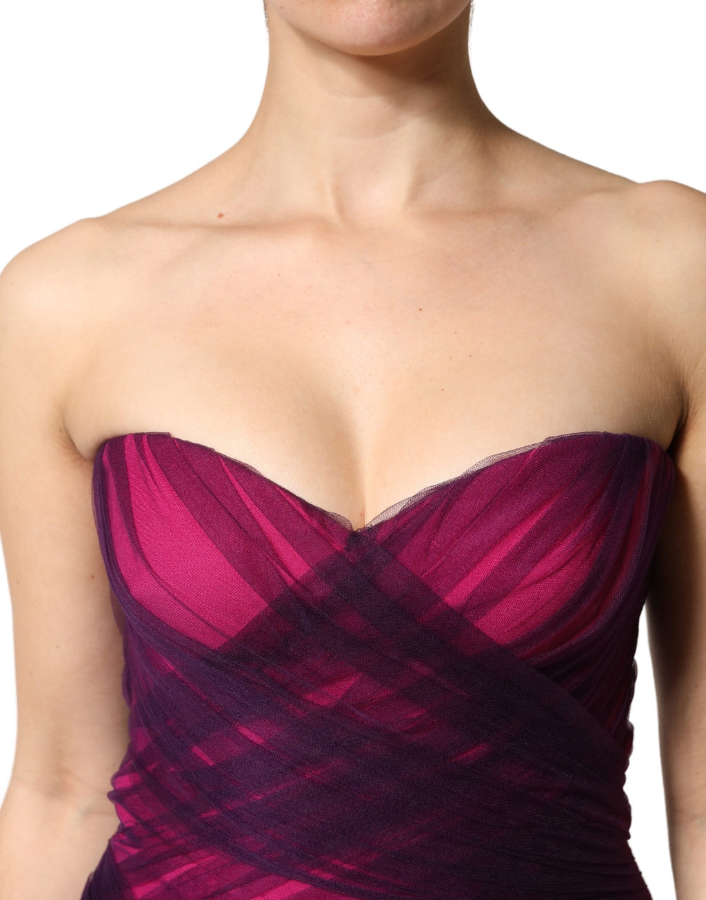 Robe sirène sans bretelles Dolce & Gabbana en rose et noir, élégante et ajustée, vue en gros plan.