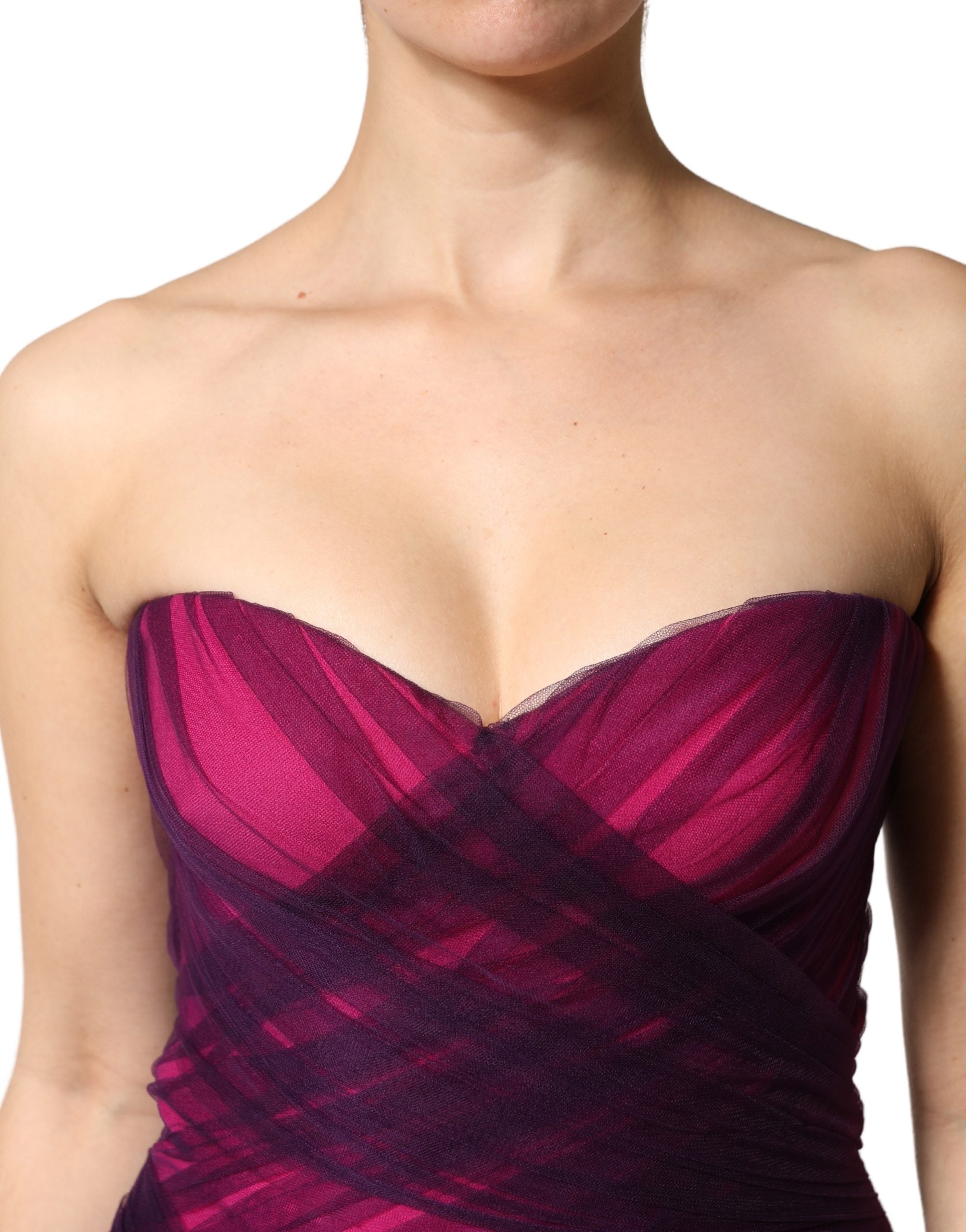 Robe sirène sans bretelles Dolce & Gabbana en rose et noir, élégante et ajustée, vue en gros plan.