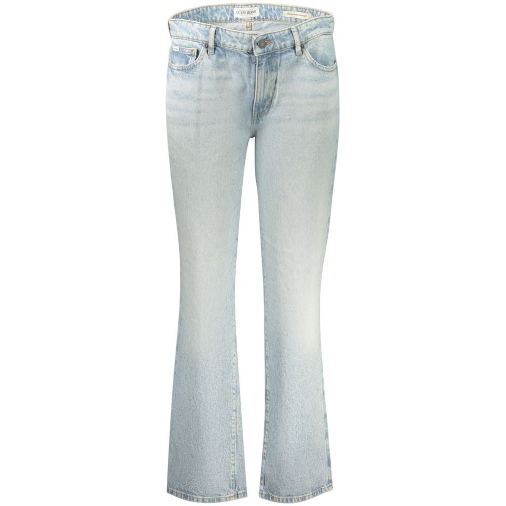 Jeans pour femmes Guess en coton bleu azur, coupe classique, avec détails de poche visibles.
