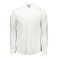 Chemise homme en coton blanc de la marque Calvin Klein, style classique et élégance, vue de face.