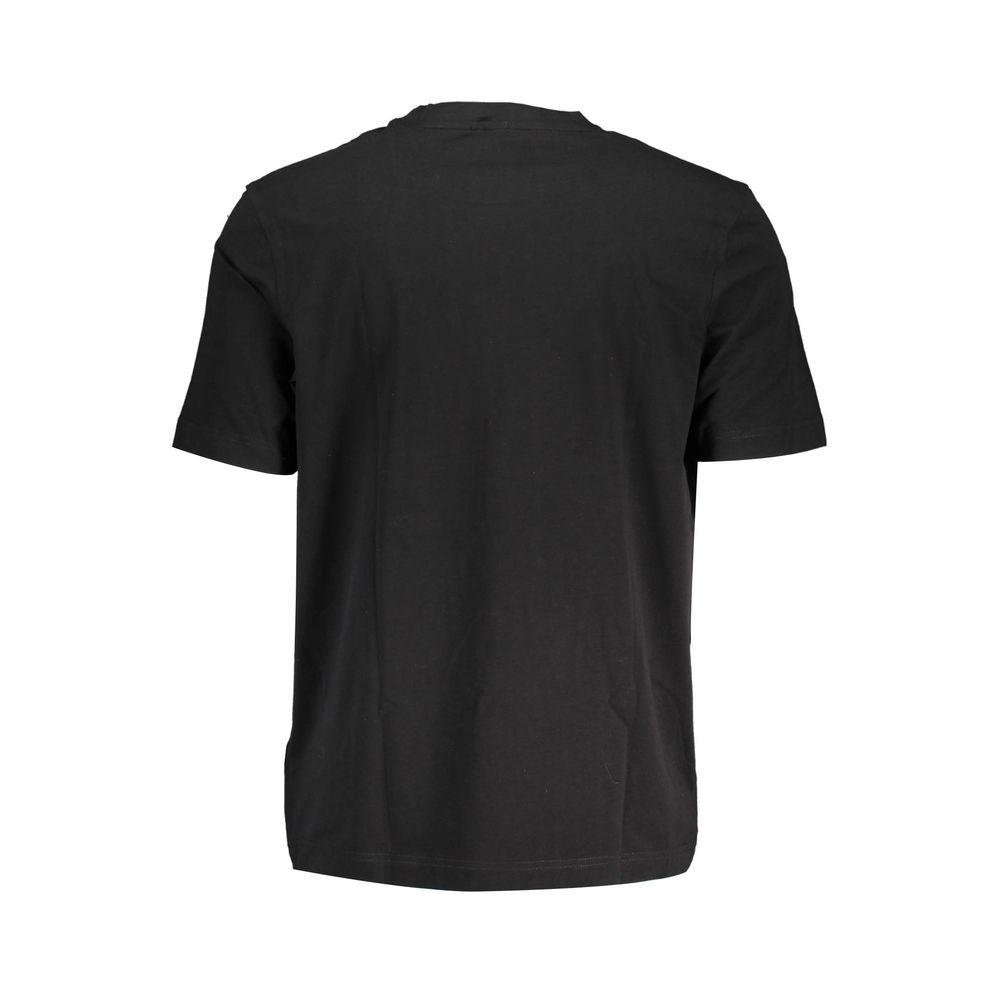 T-shirt homme en coton noir de la marque Hugo Boss, coupe classique, doux et confortable, vue de face.
