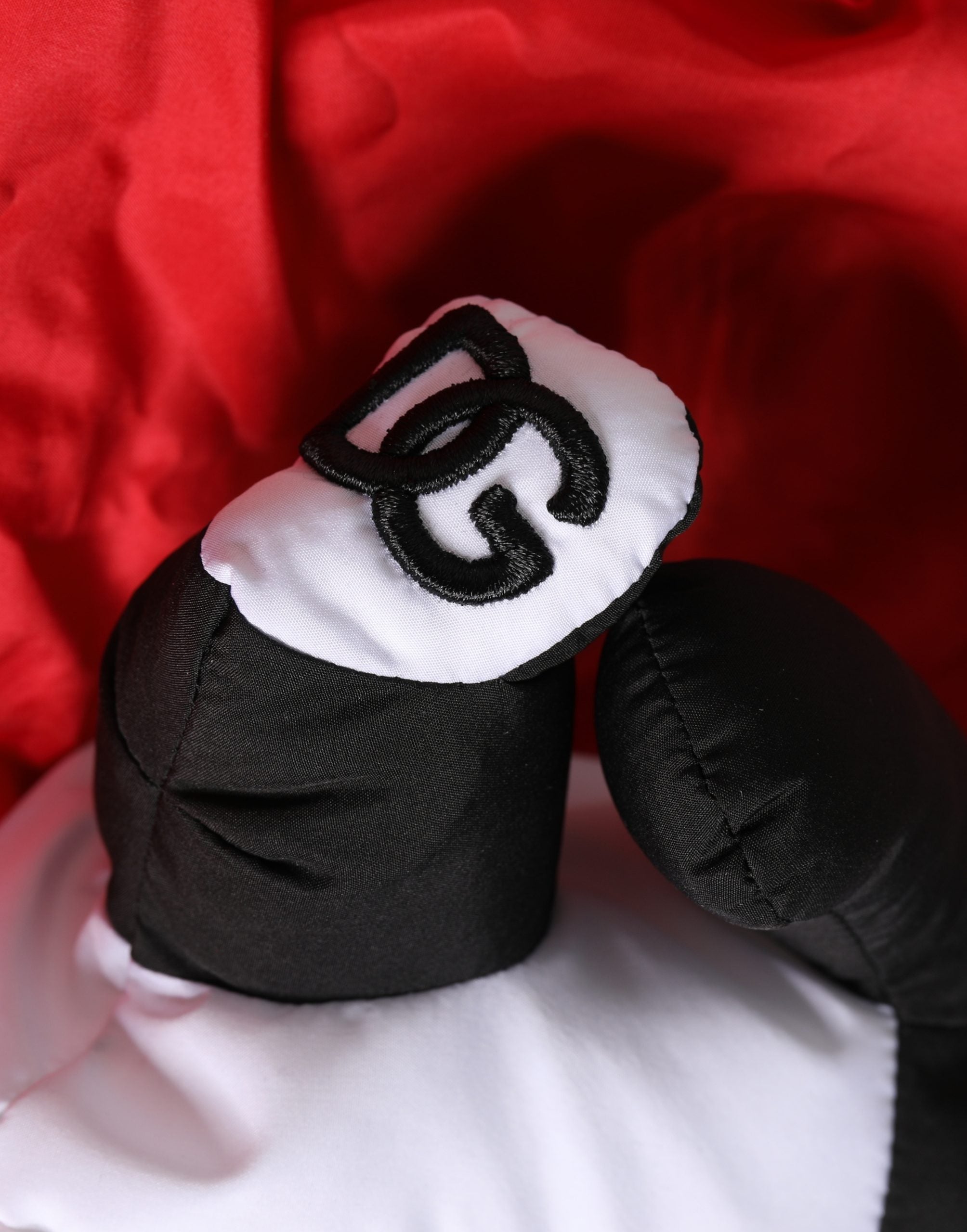 Sac fourre-tout en polyester rouge Dolce & Gabbana pour homme avec panda en peluche, sac écologique et tendance.