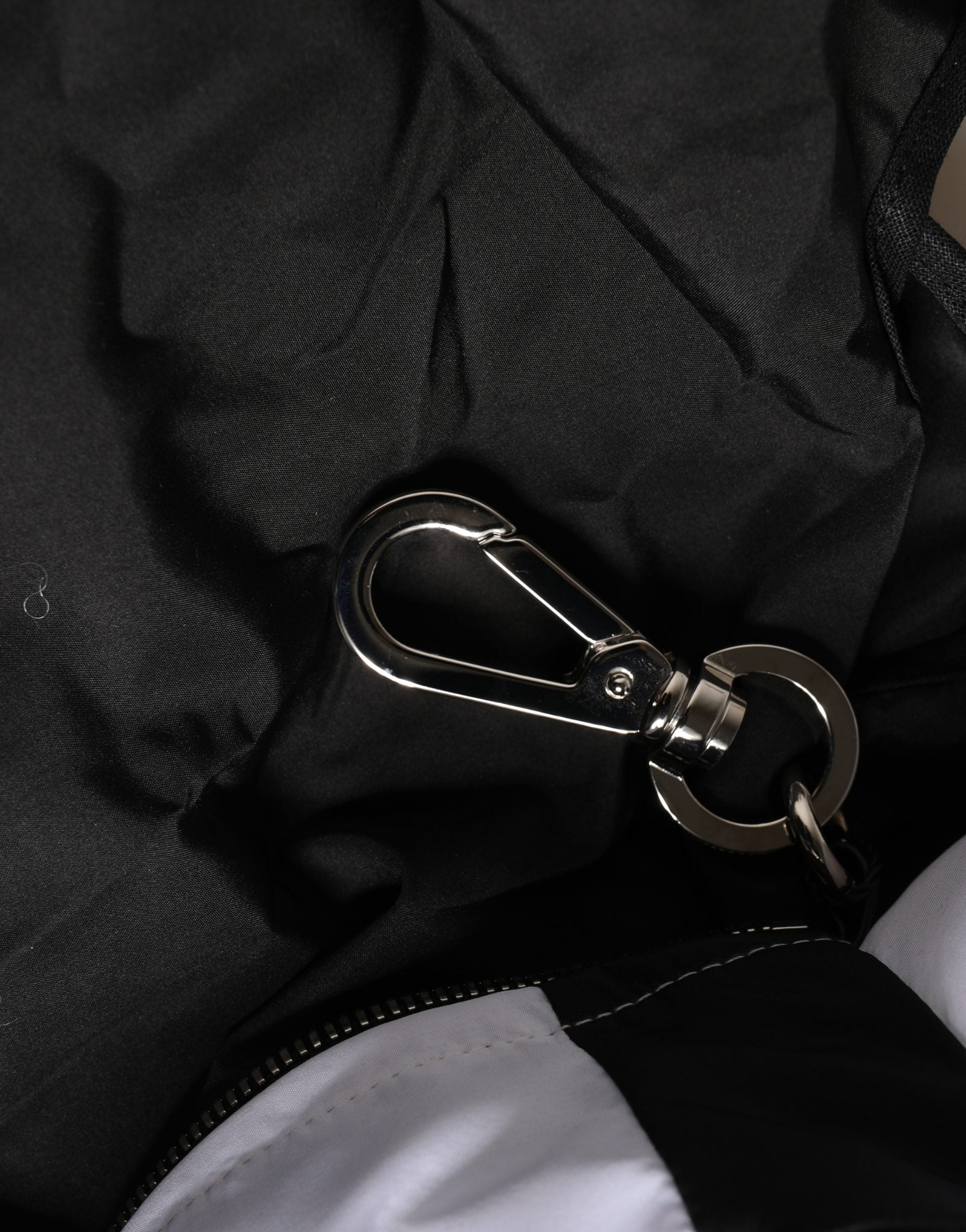 Sac à dos pour homme Dolce & Gabbana en polyester noir avec panda en peluche écologique, style élégant et pratique.