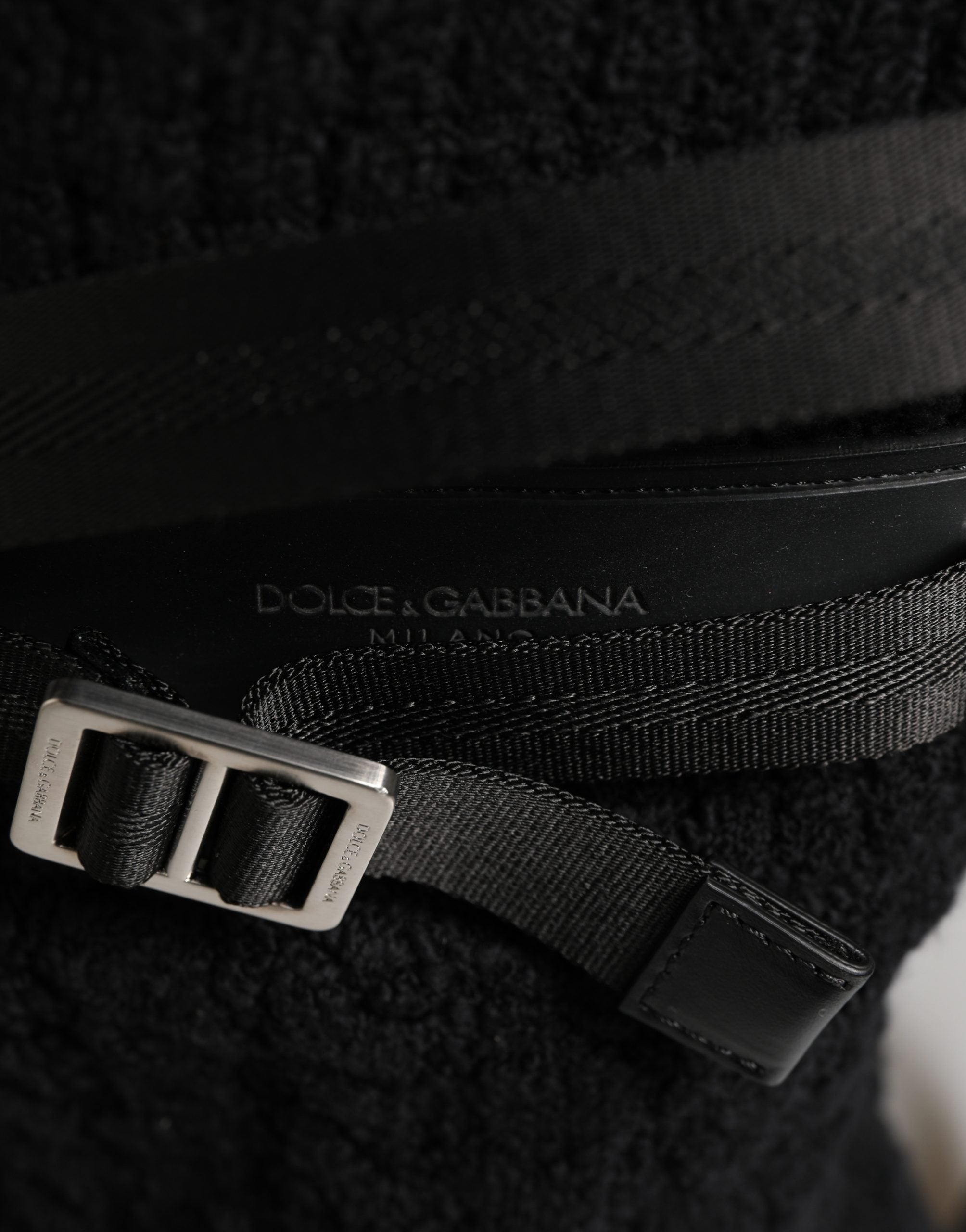 Sac à dos Dolce & Gabbana en mélange de laine noire, style duffel, idéal pour le voyage, avec poignées et fermeture zippée.