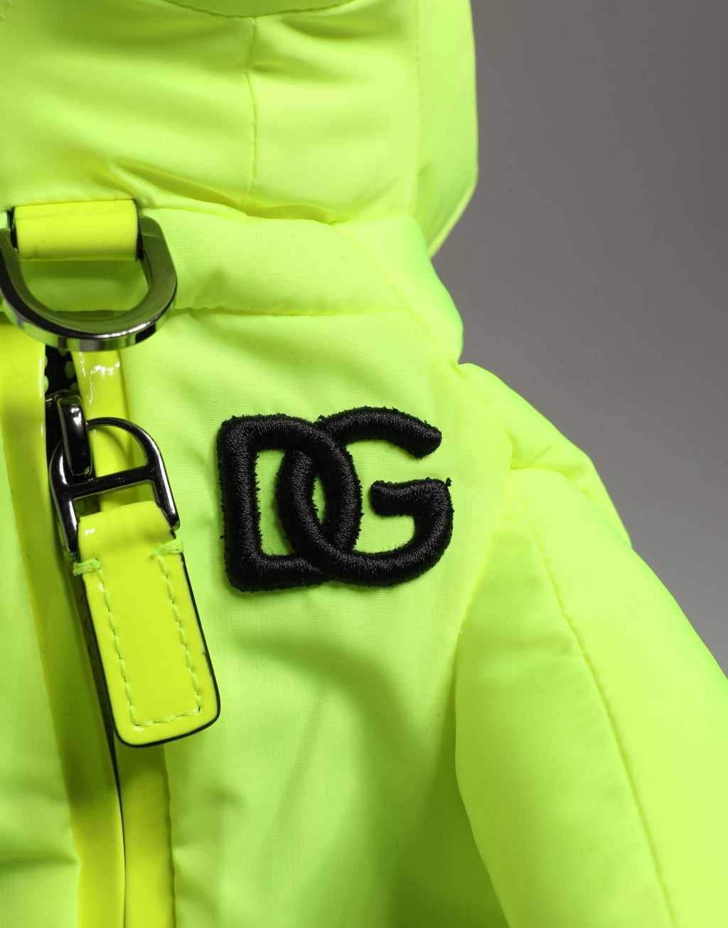 Ceinture en polyester vert avec silhouette d'animal de Dolce & Gabbana, portée autour de la taille, avec une poche Borse intégrée.