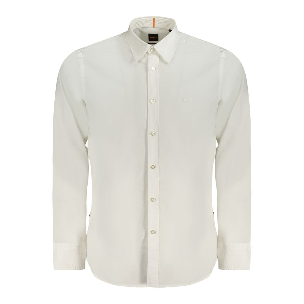 Chemise blanche en coton pour homme de la marque Hugo Boss, col classique et manches longues, portée décontractée ou formelle.