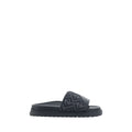 Fendi Flache Sandalen aus grauem Stoff