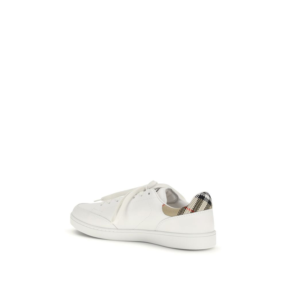 Baskets basses en cuir de veau blanc Burberry Bos Taurus, style décontracté avec détails élégants.