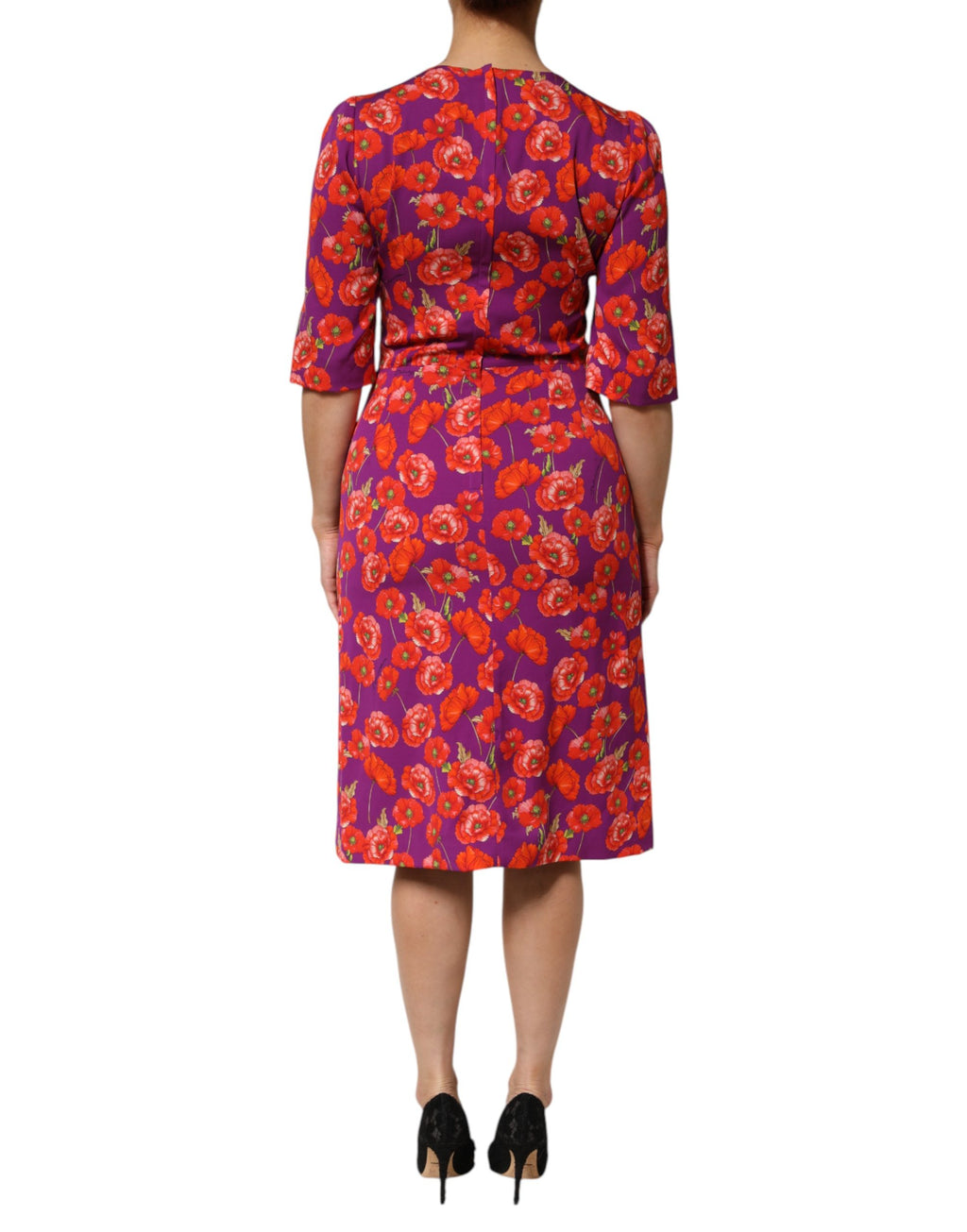 Robe midi en soie violette à fleurs Dolce & Gabbana, coupe ajustée, motif floral élégant, parfaite pour une tenue sophistiquée.