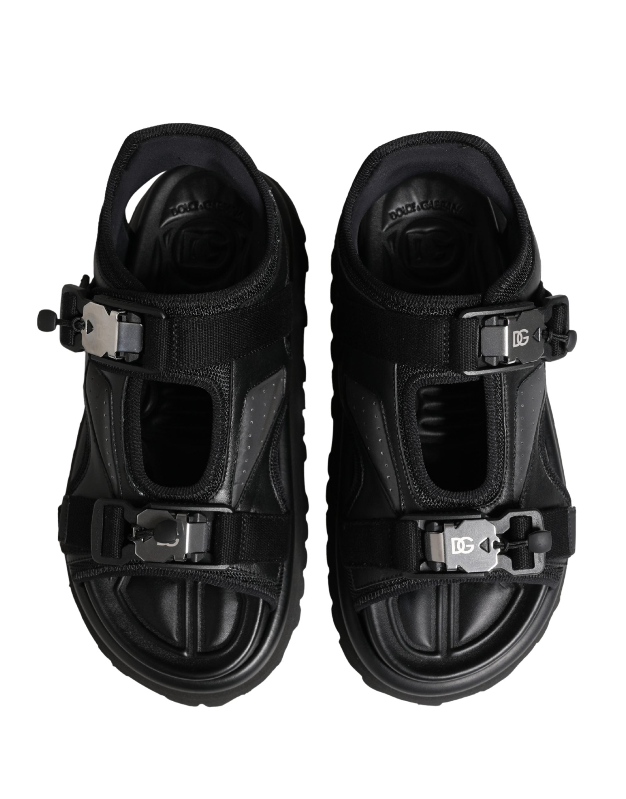Sandales homme noires Dolce & Gabbana avec logo détaillé, semelle épaisse et design robuste.