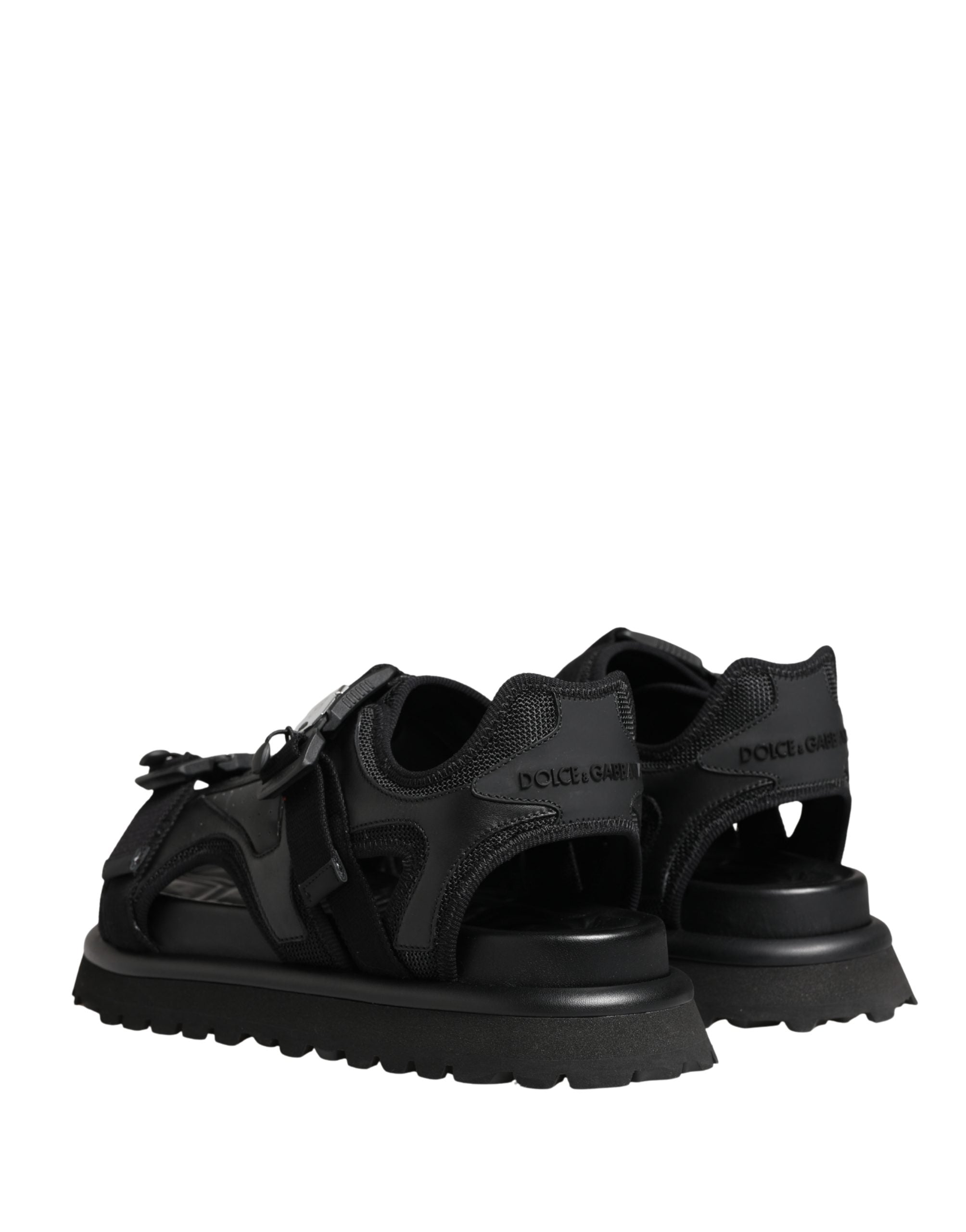 Sandales pour homme Dolce & Gabbana noires avec logo détaillé et semelle épaisse, chaussures de mode élégantes et confortables.