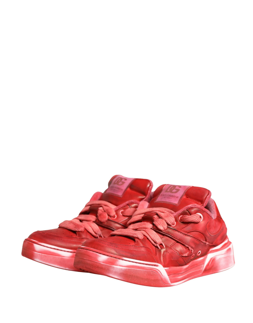 Chaussures sneakers pour hommes Dolce & Gabbana en daim rouge distressed, style décontracté et tendance.