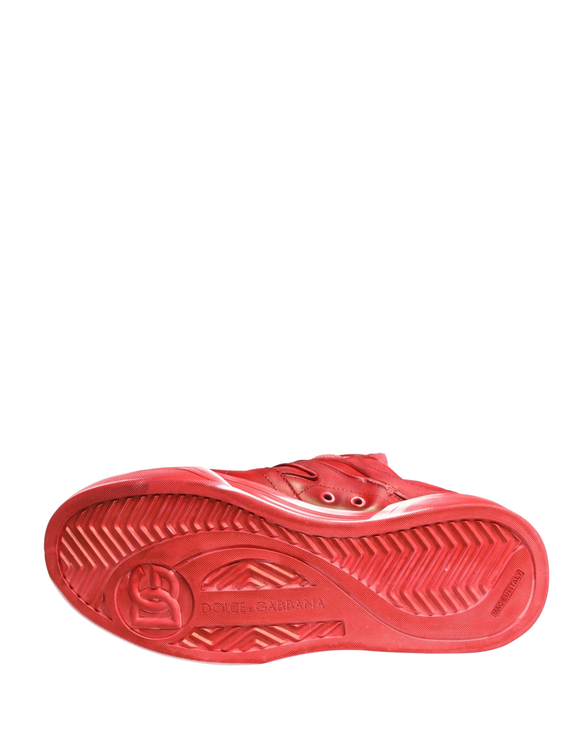 Chaussures sneakers pour hommes Dolce & Gabbana en daim rouge distressed, style décontracté et tendance.