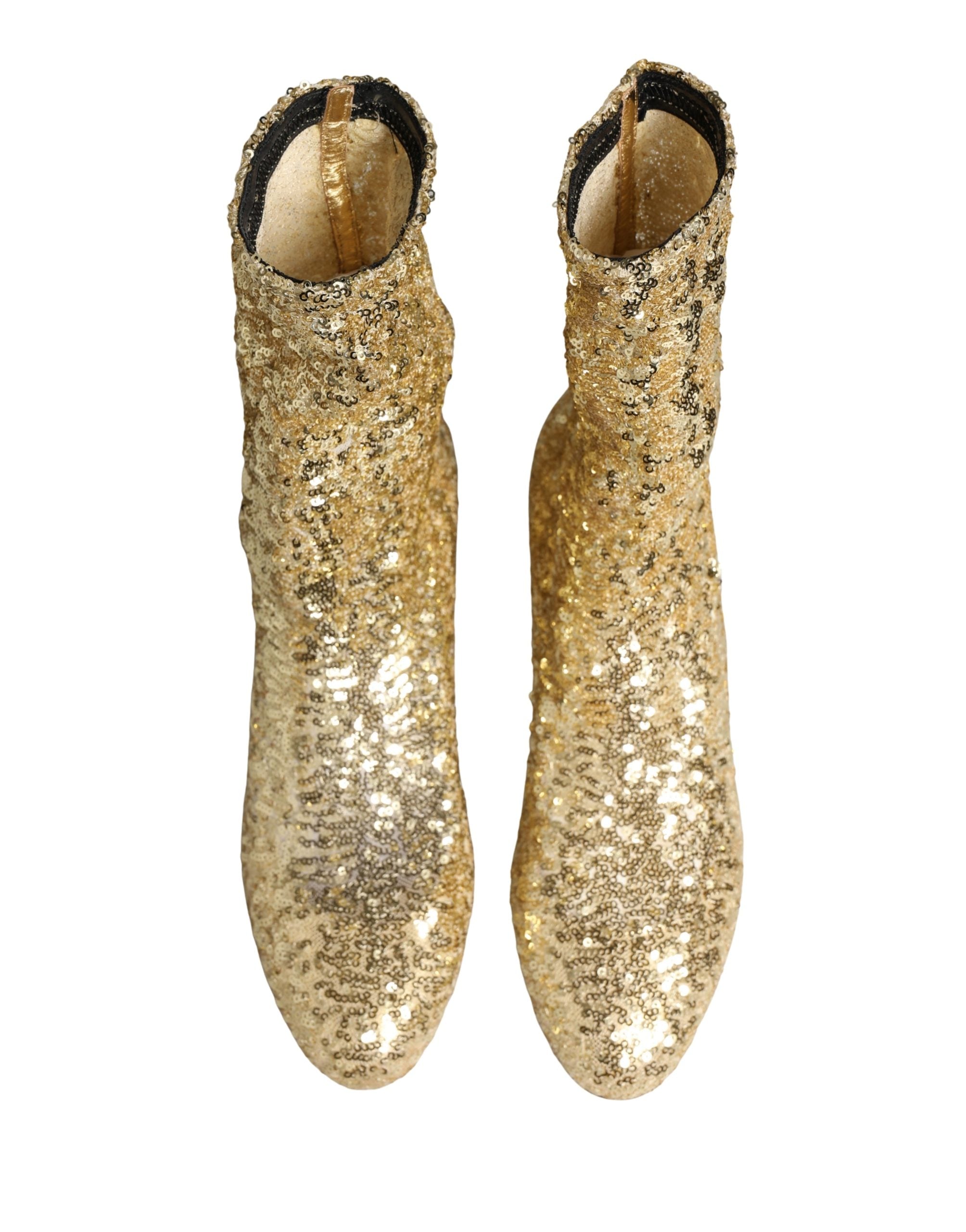 Bottes courtes dorées à sequins Dolce & Gabbana, chaussures extensibles élégantes, vue de face avec finition brillante et décorative.