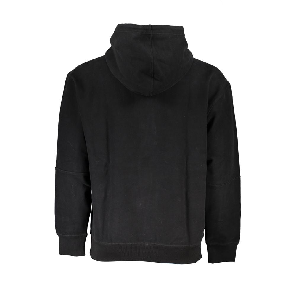 Sweatshirt homme en coton noir de la marque Hugo Boss, style décontracté avec logo discret, porté sur un mannequin.