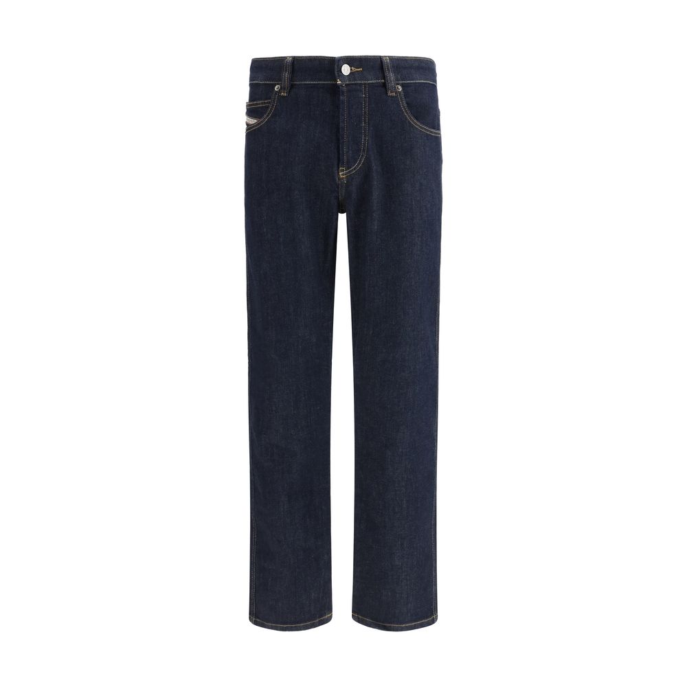 Jeans slim fit en coton noir de la marque Diesel, style décontracté et moderne pour homme.