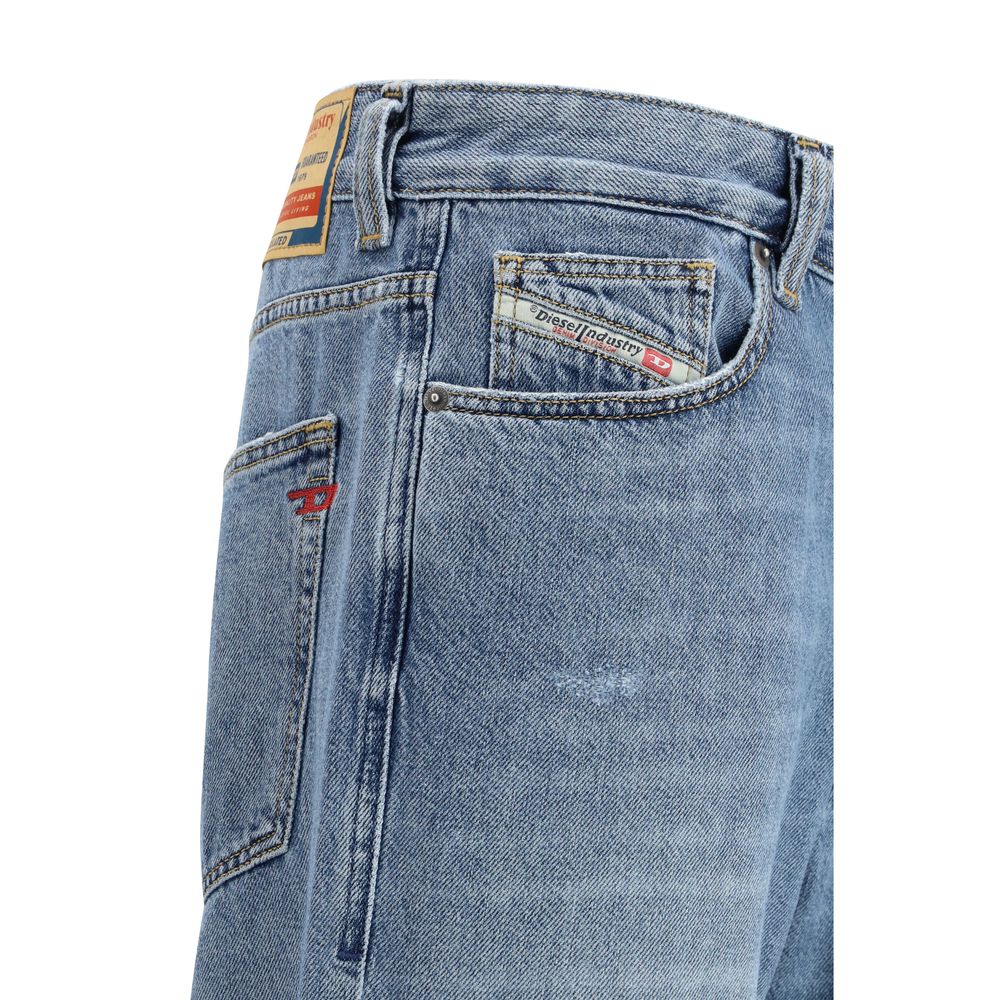 Jeans Diesel en coton bleu à coupe décontractée, style relaxé, avec détails classiques visibles sur l'image.
