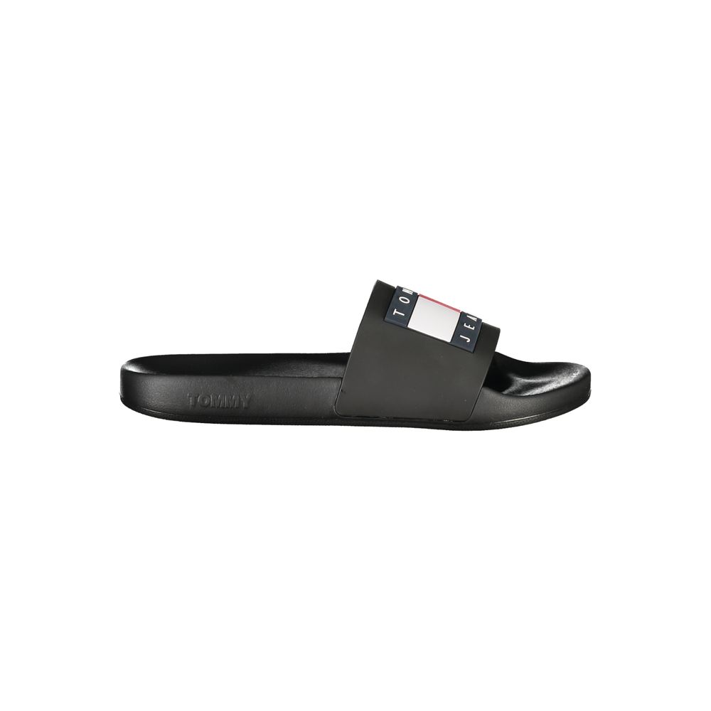 Pantoufles noires en polyuréthane Tommy Hilfiger pour homme, avec design élégant et confort visible sur l'image.