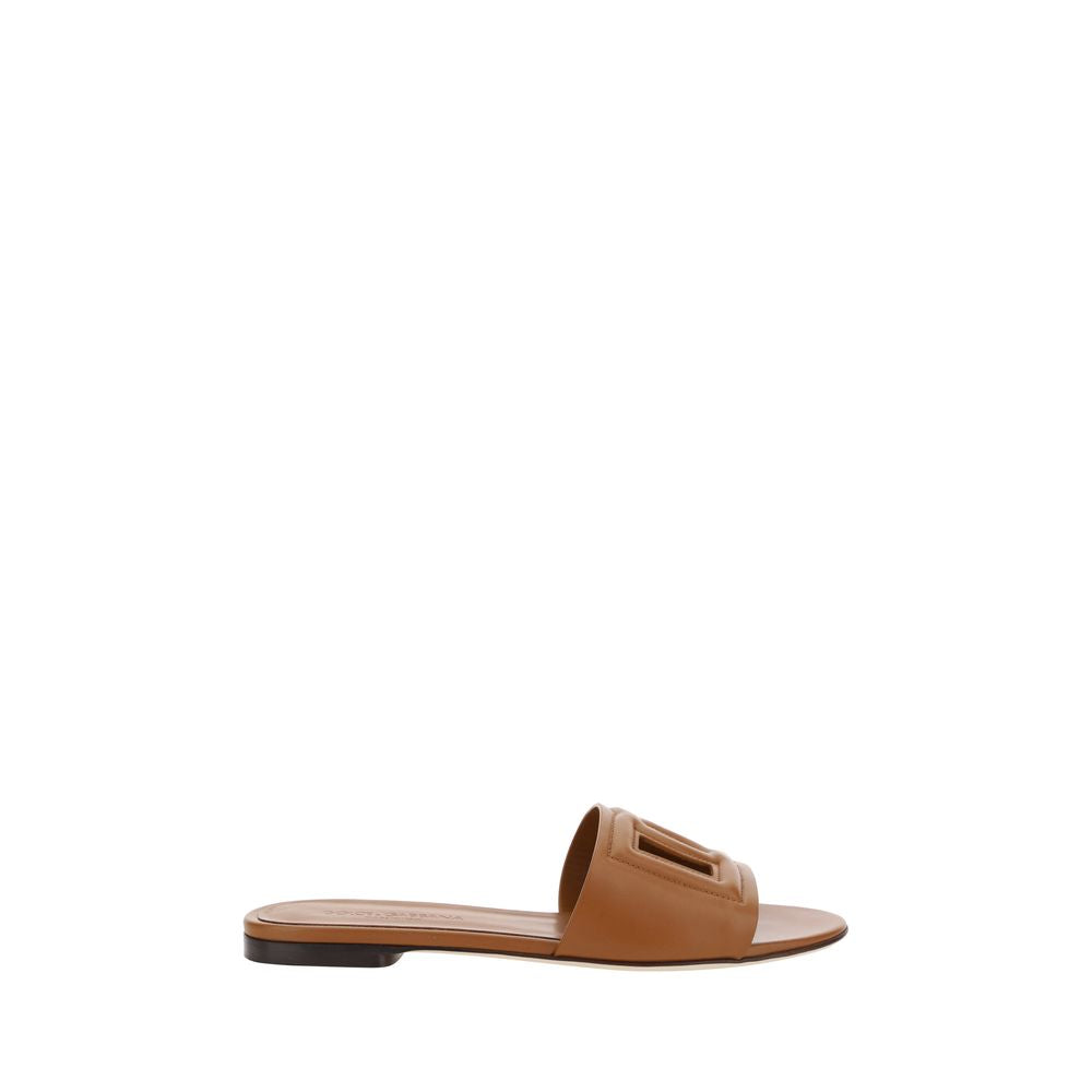 Sandales plates en cuir de veau marron Bos Taurus de Dolce & Gabbana, avec design élégant et détails sophistiqués.