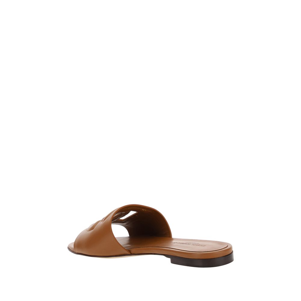 Sandales plates en cuir de veau marron Bos Taurus de Dolce & Gabbana, avec design élégant et confortable.