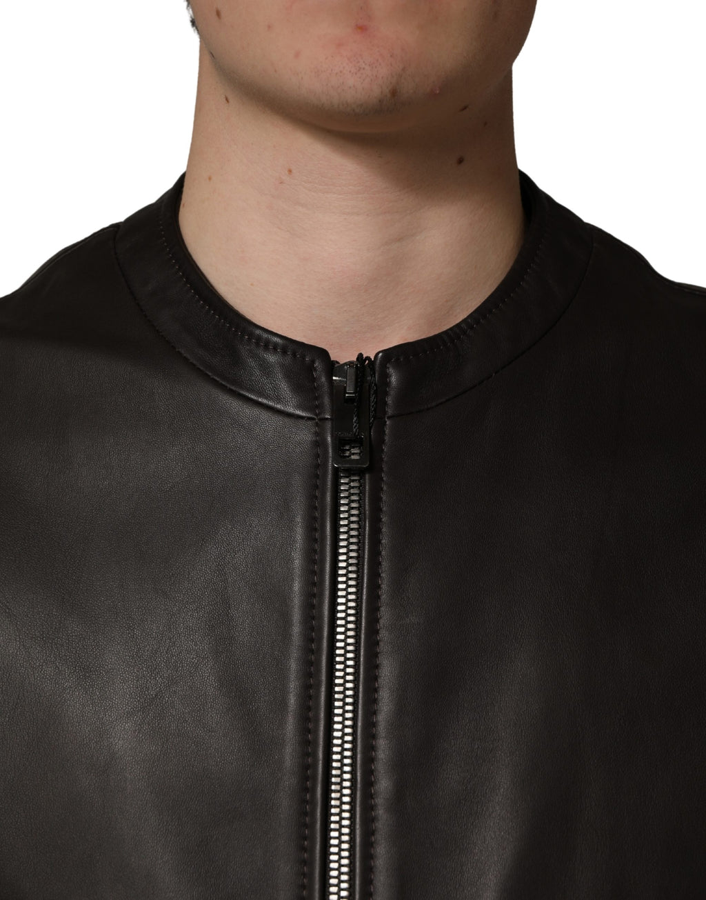 Veste en cuir d'agneau noir Dolce & Gabbana, veste biker à fermeture éclair complète, style élégant et moderne.