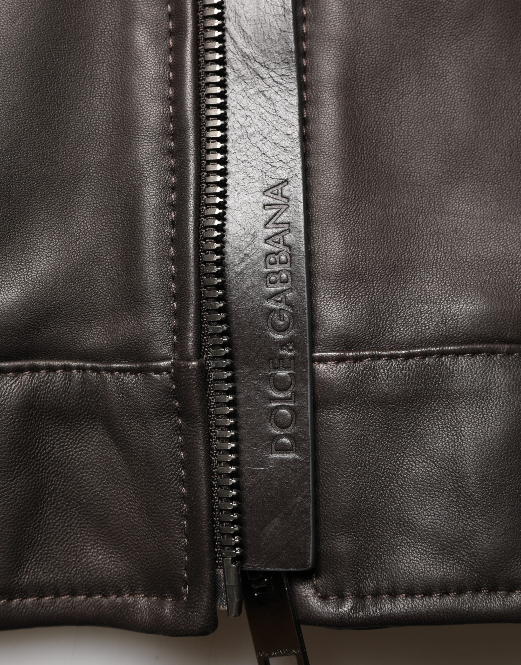 Veste de motard en cuir d'agneau noir Dolce & Gabbana avec fermeture éclair complète, style moderne et élégant.