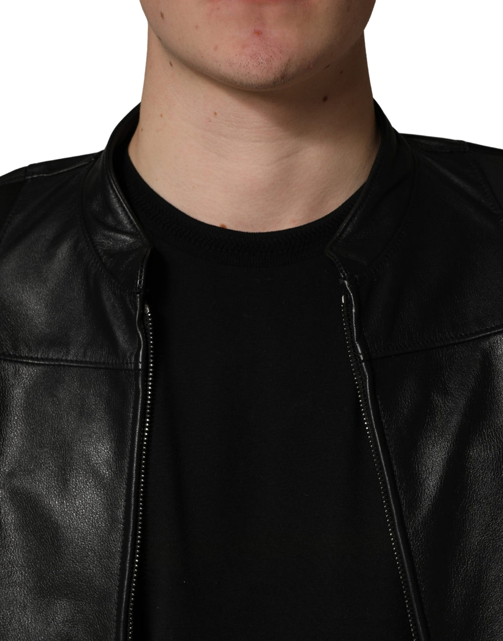 Veste homme en nylon noir Dolce & Gabbana avec fermeture éclair intégrale et style biker, vue de face.
