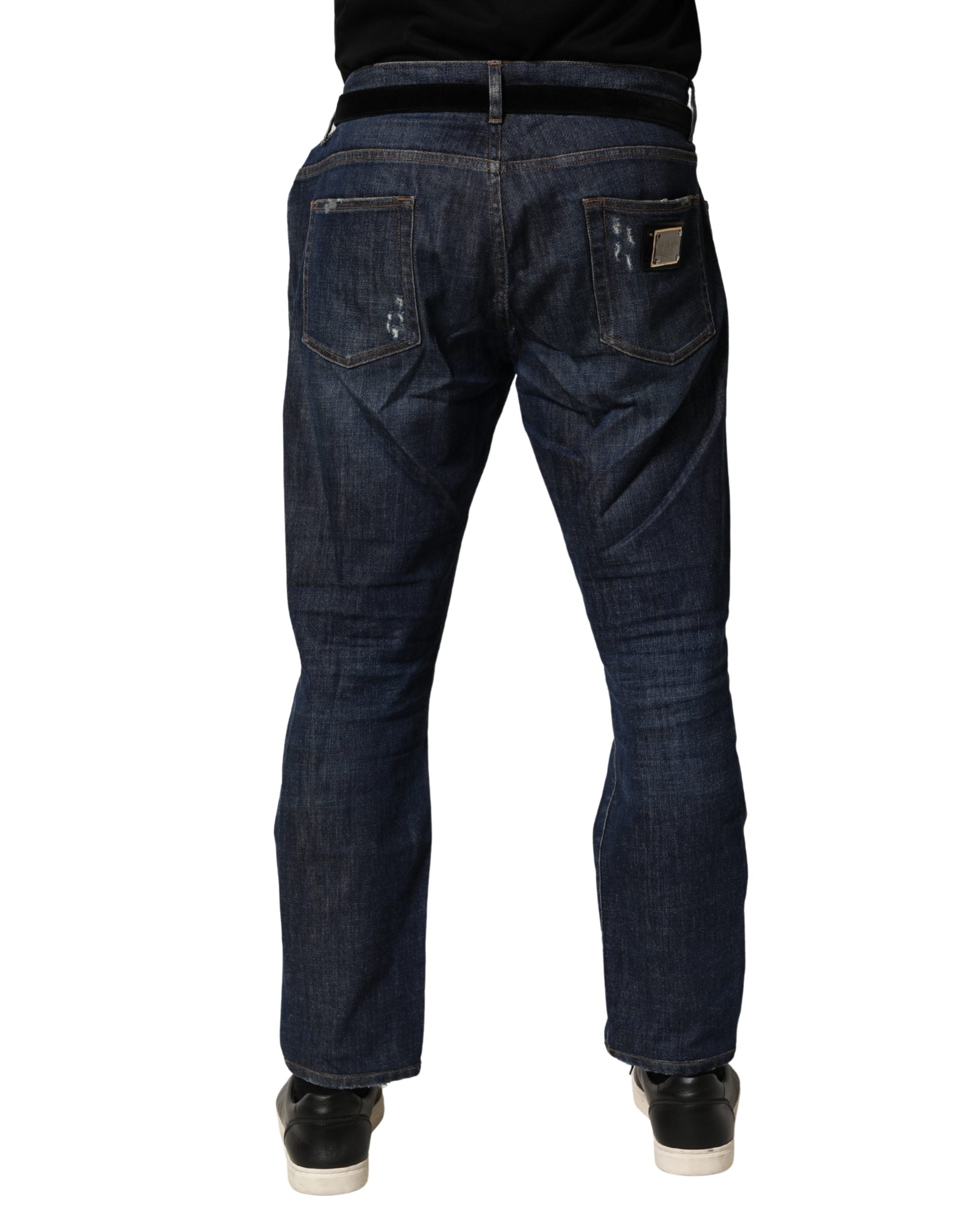 Jean slim en denim coton bleu foncé délavé de Dolce & Gabbana, coupe skinny, visible détails de lavages et coutures.