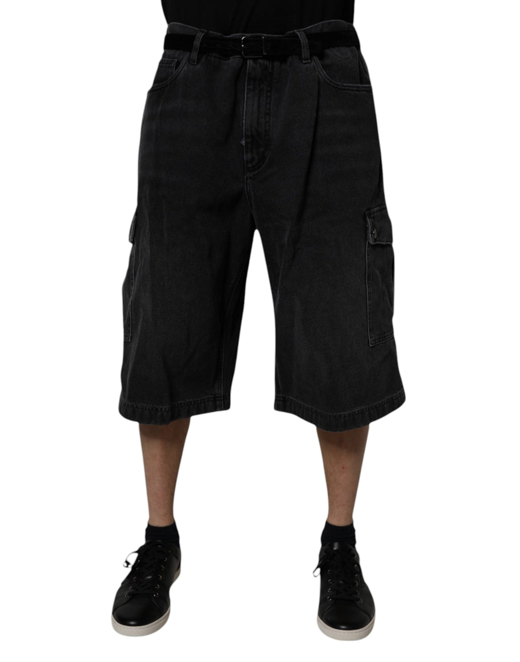 Shorts bermuda en jean noir Dolce & Gabbana, taille mi-haute, avec poches cargo, style décontracté et tendance.