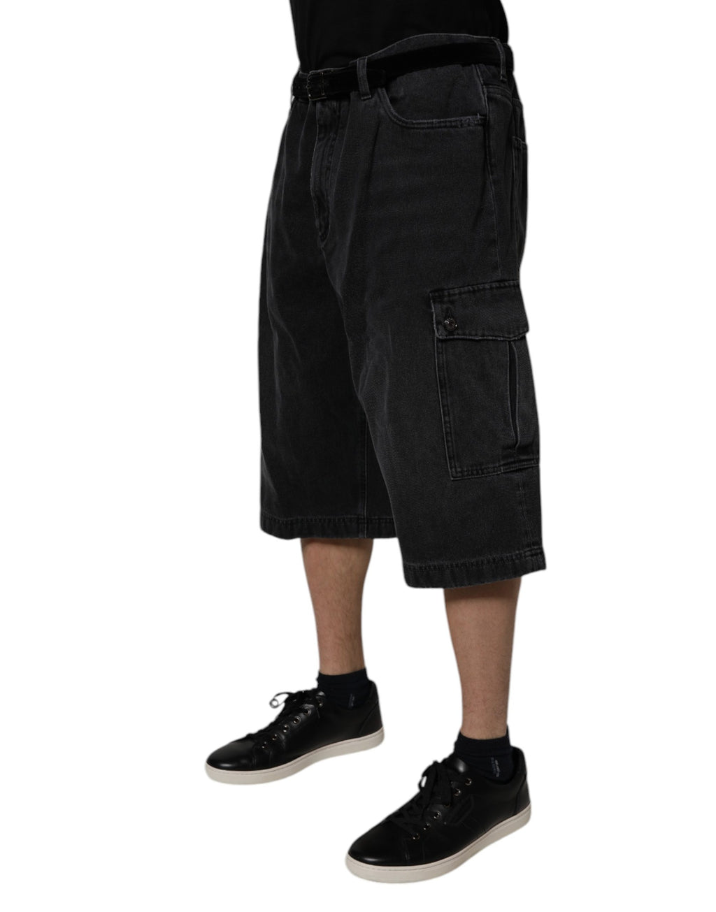Shorts cargo bermuda en jean noir à taille mi-haute de Dolce & Gabbana, avec poches et coupe décontractée.