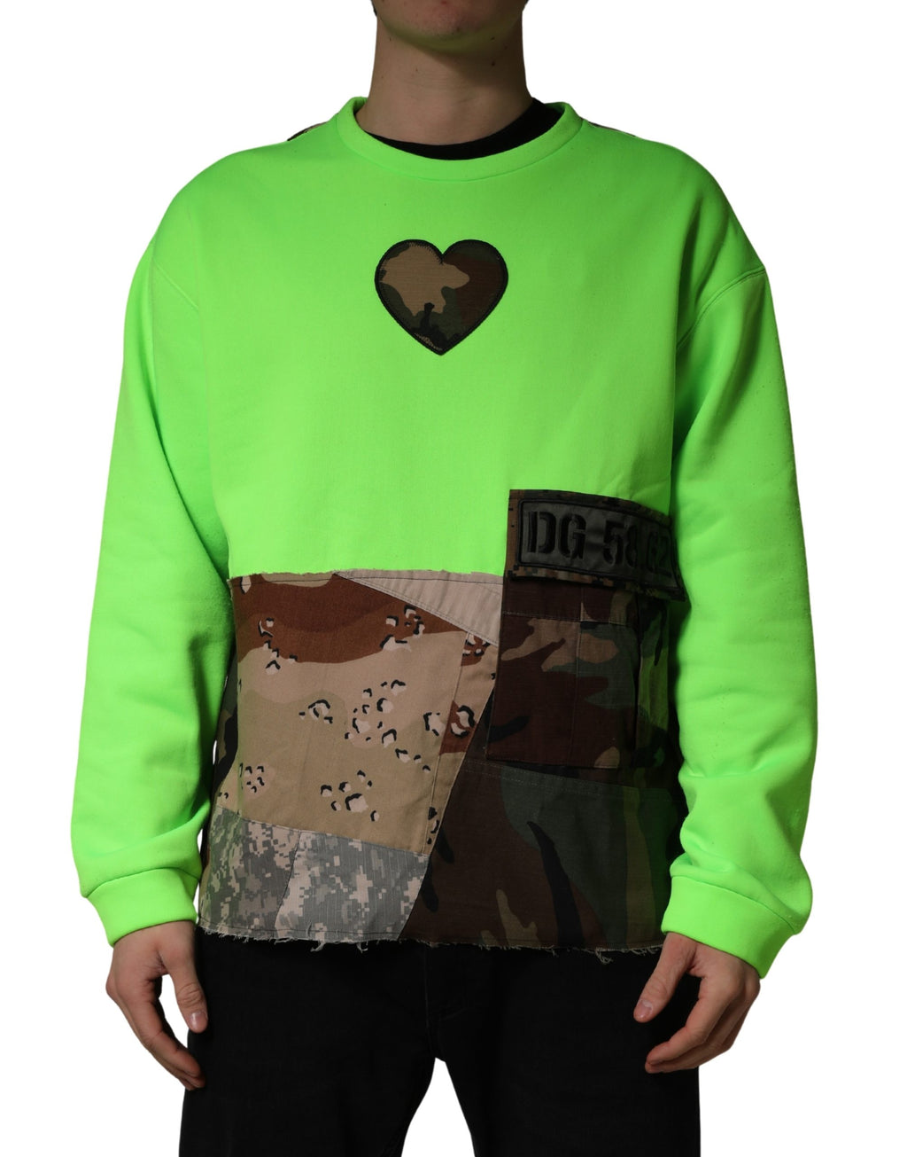 Sweat-shirt homme Dolce & Gabbana vert avec patchwork en forme de cœur, style décontracté et tendance.